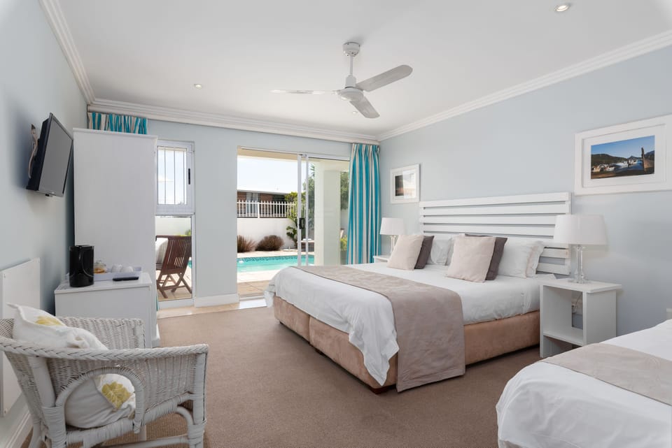 Premium bedding, in-room safe, desk, laptop workspace