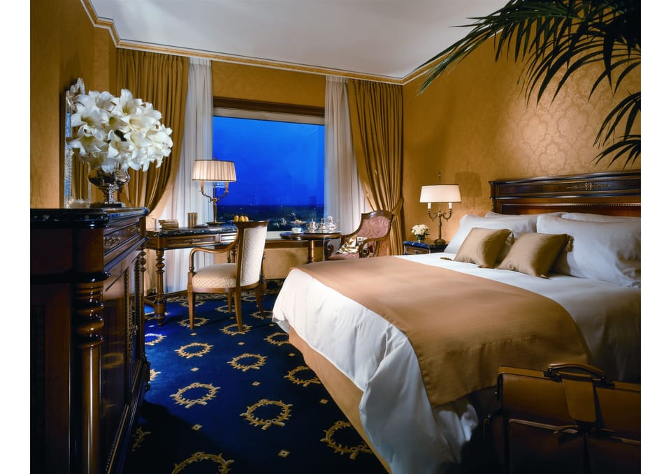 Deluxe Room, 1 King Bed | Premium bedding, down comforters, in-room safe, desk
