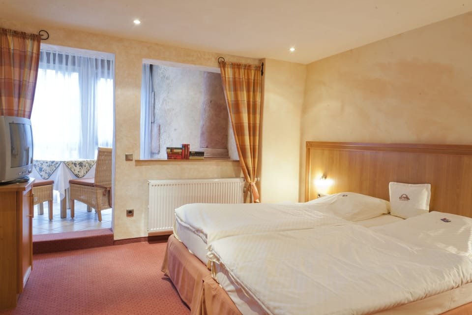 Minibar, in-room safe, desk, cribs/infant beds