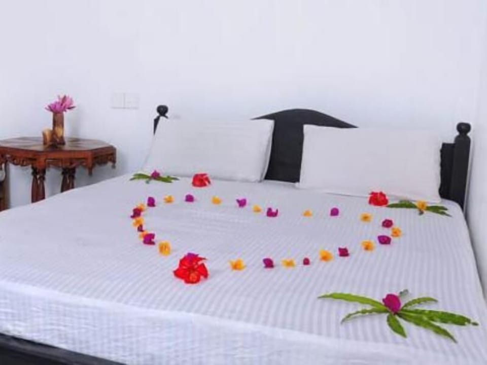 Deluxe Double Room | Desk, laptop workspace, iron/ironing board, free WiFi