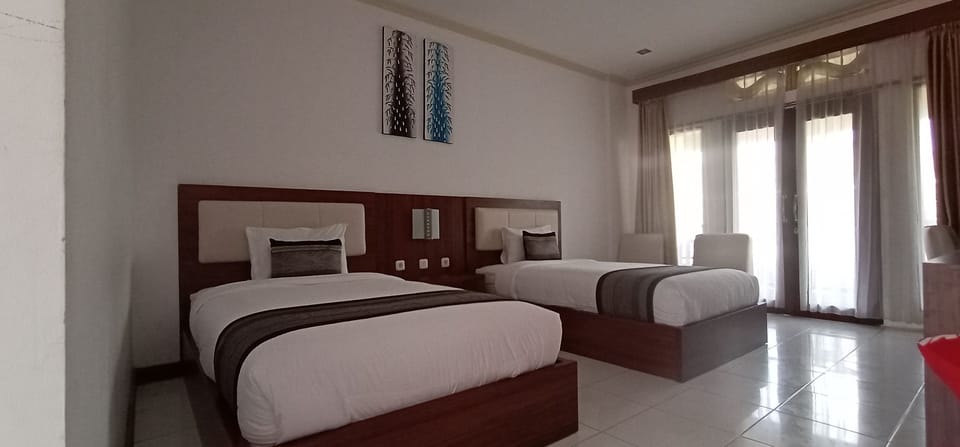 Superior Twin Room | Minibar, in-room safe, desk, free WiFi