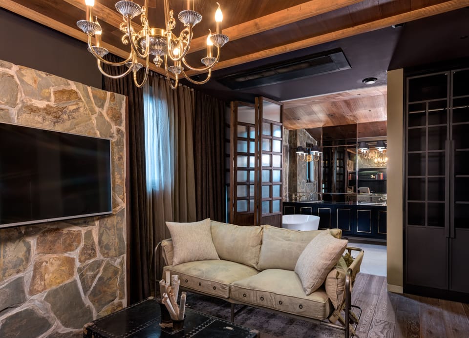 Suite Double Room | Living area | 24-inch flat-screen TV with cable channels, TV