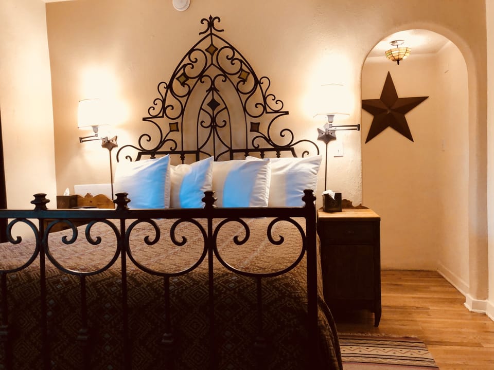 Traditional Room, 1 Queen Bed (Cowgirl Room - Queen Bed) | Egyptian cotton sheets, premium bedding, down comforters, pillowtop beds