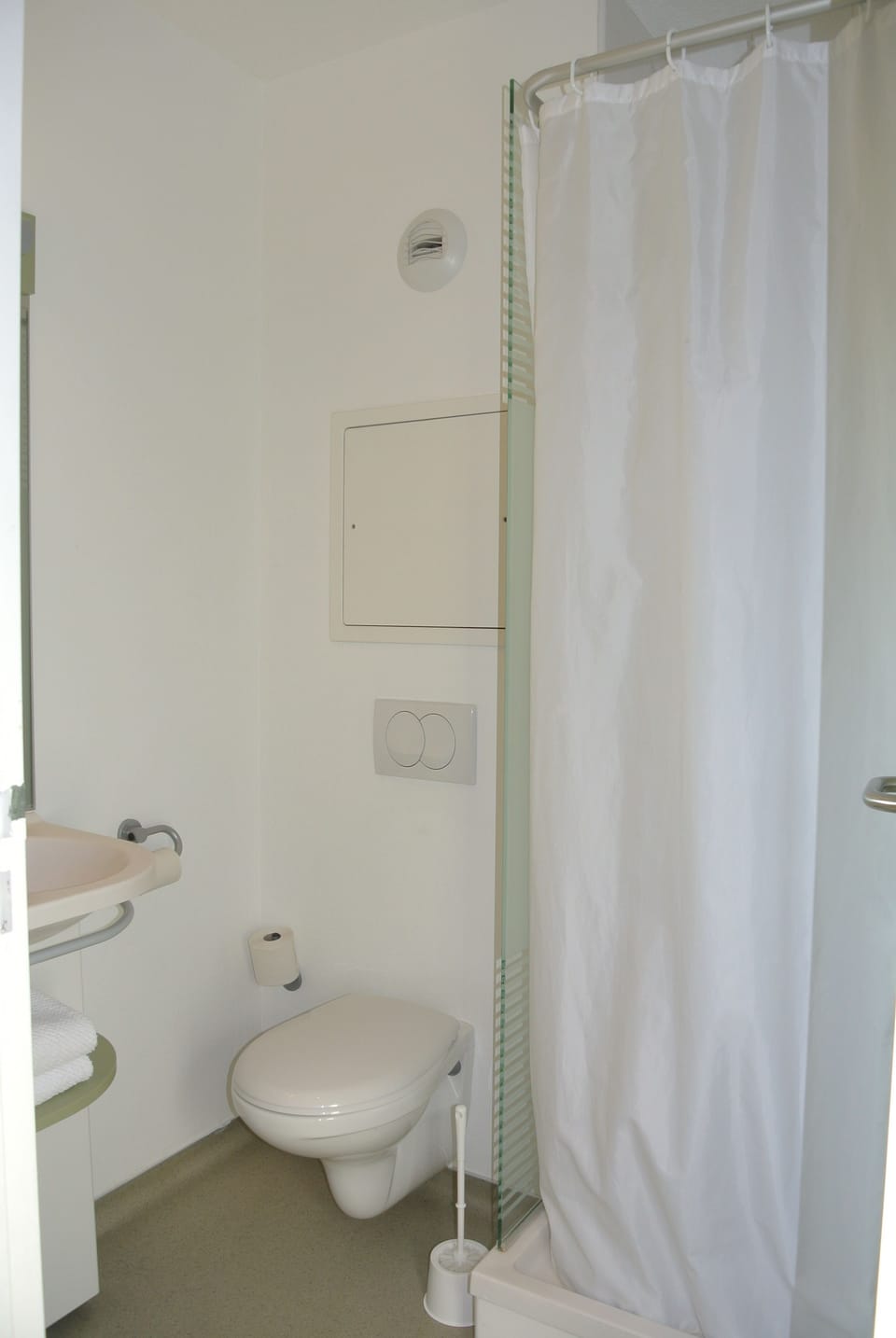 Triple Room, Multiple Beds | Bathroom | Shower, eco-friendly toiletries, towels