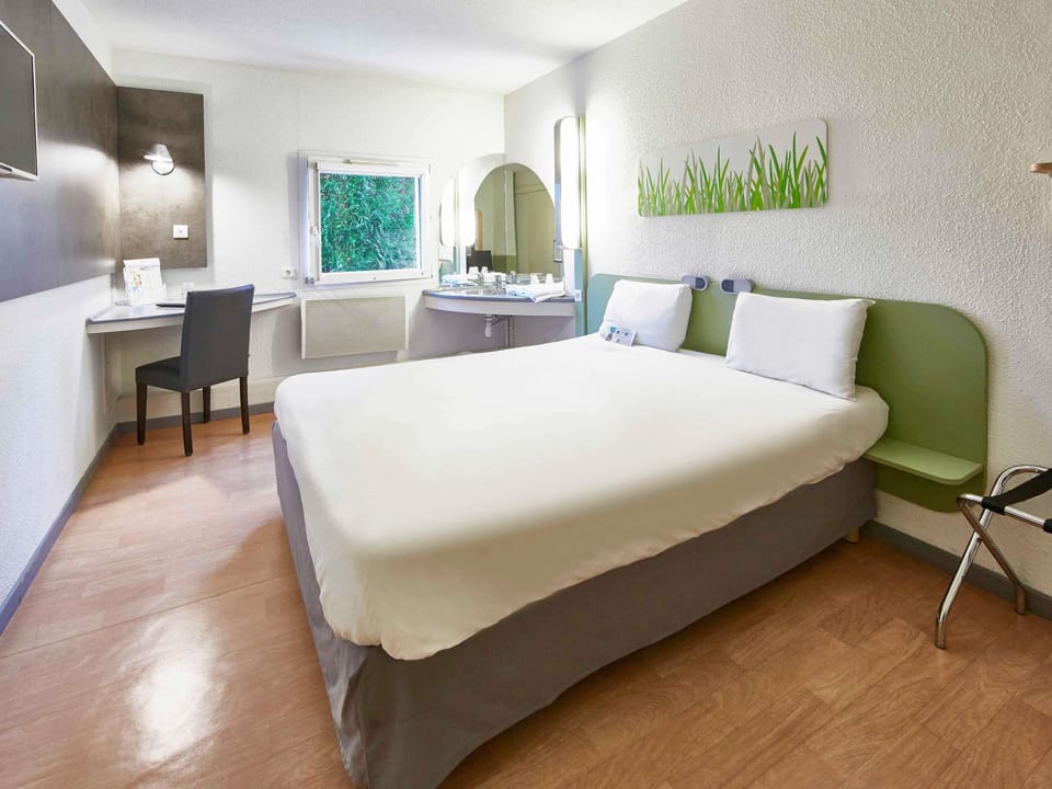 Double Room | In-room safe, desk, soundproofing, free cribs/infant beds