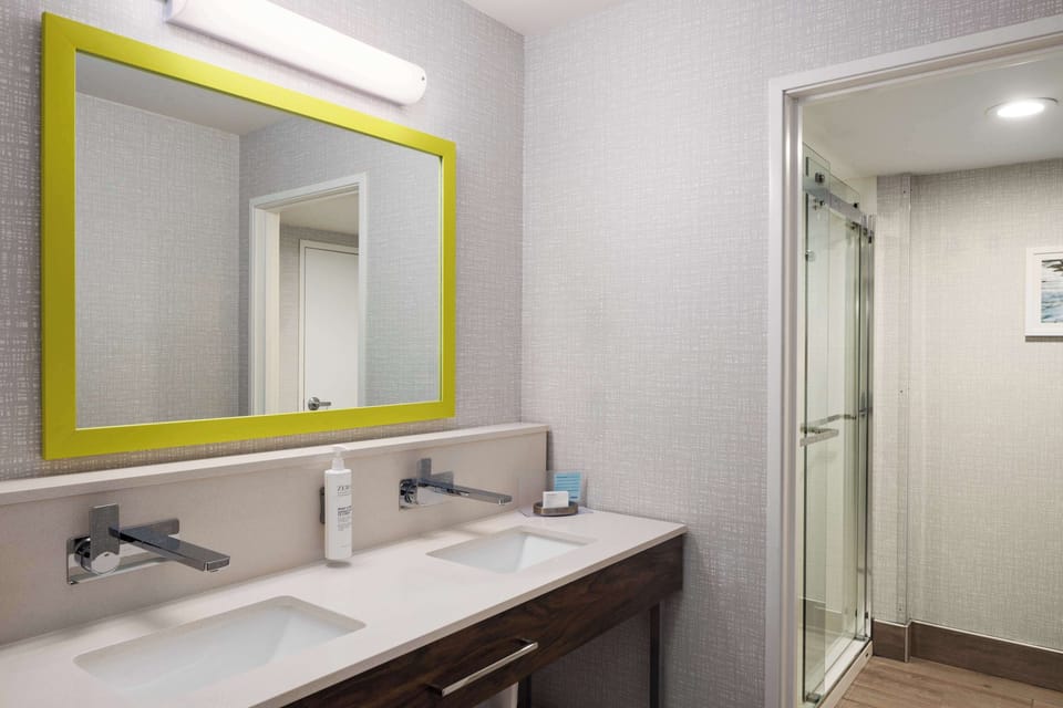 Suite, 1 King Bed, Non Smoking | Bathroom shower