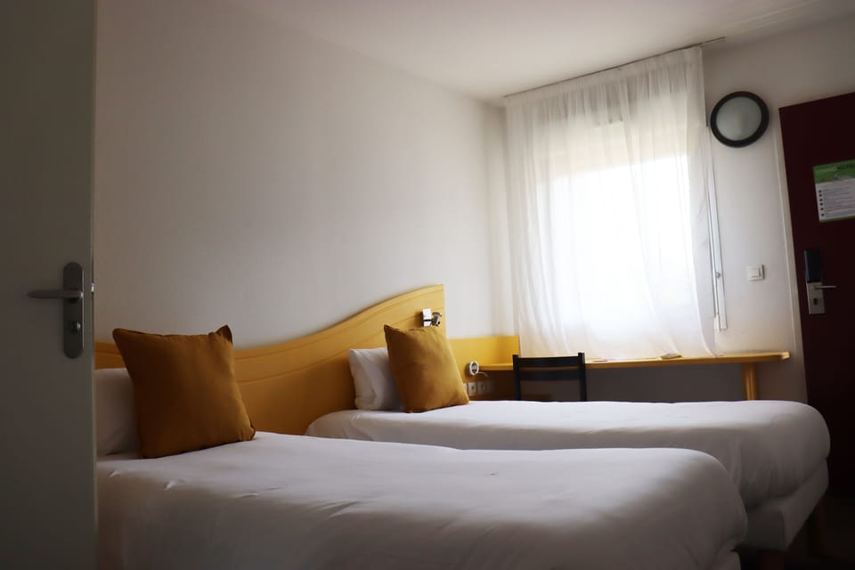 Basic Twin Room | 1 bedroom, individually furnished, desk, iron/ironing board