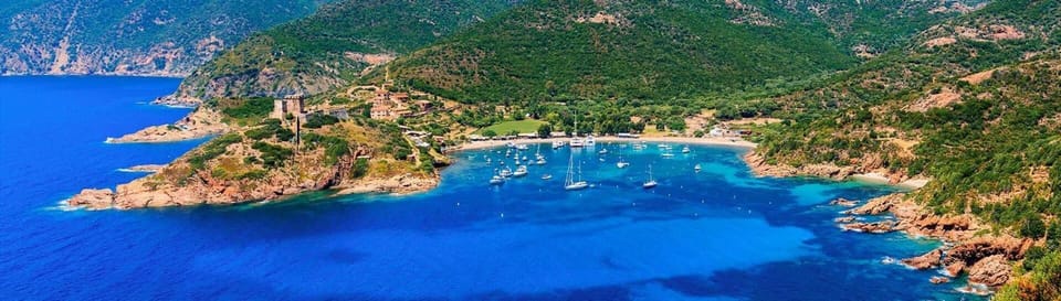 Seasonal outdoor pool, pool umbrellas, sun loungers