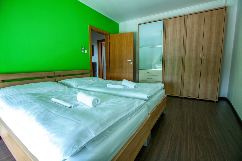 Apartment, 1 Bedroom | Premium bedding, in-room safe, desk, soundproofing