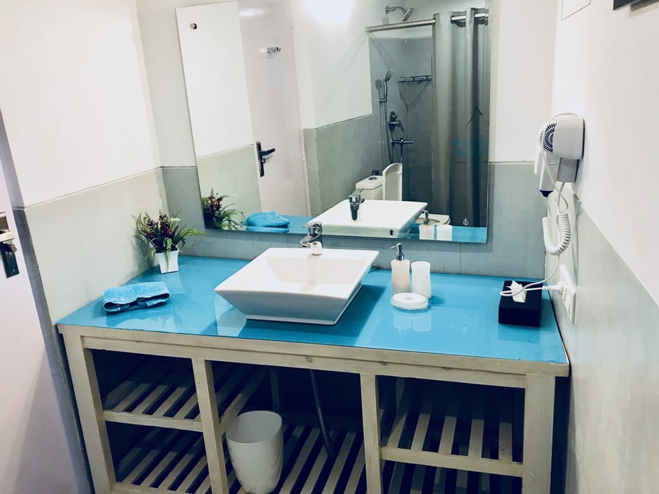 Bathroom sink