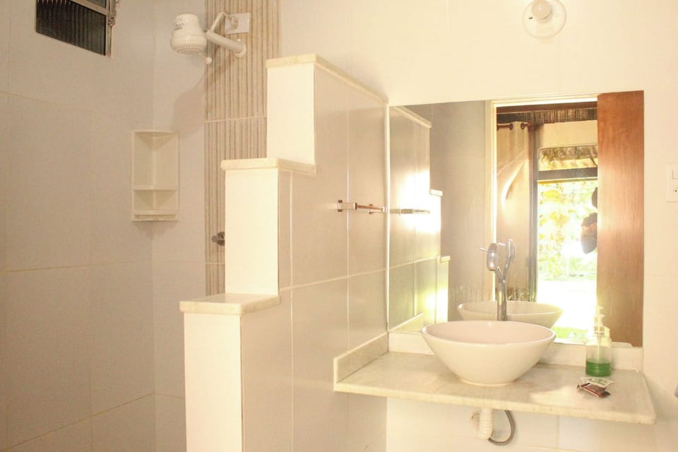 Triple Room | Minibar, bed sheets