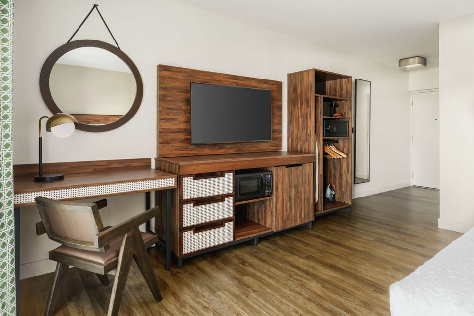 Premium bedding, pillowtop beds, in-room safe, desk