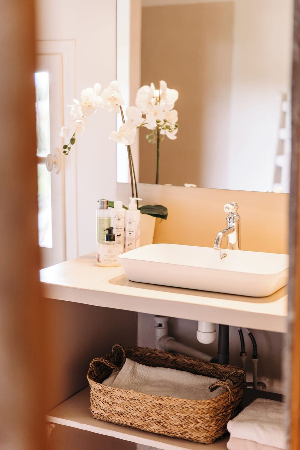 Duplex | Bathroom | Shower, designer toiletries, hair dryer, slippers