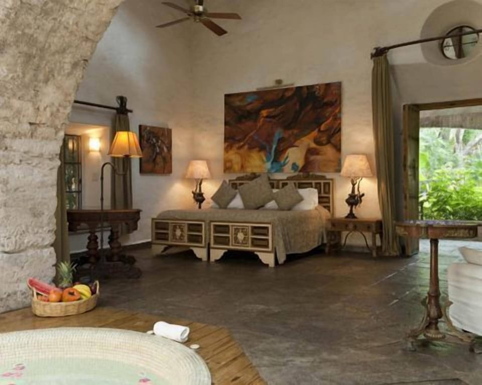 Master Suite | In-room safe, bed sheets