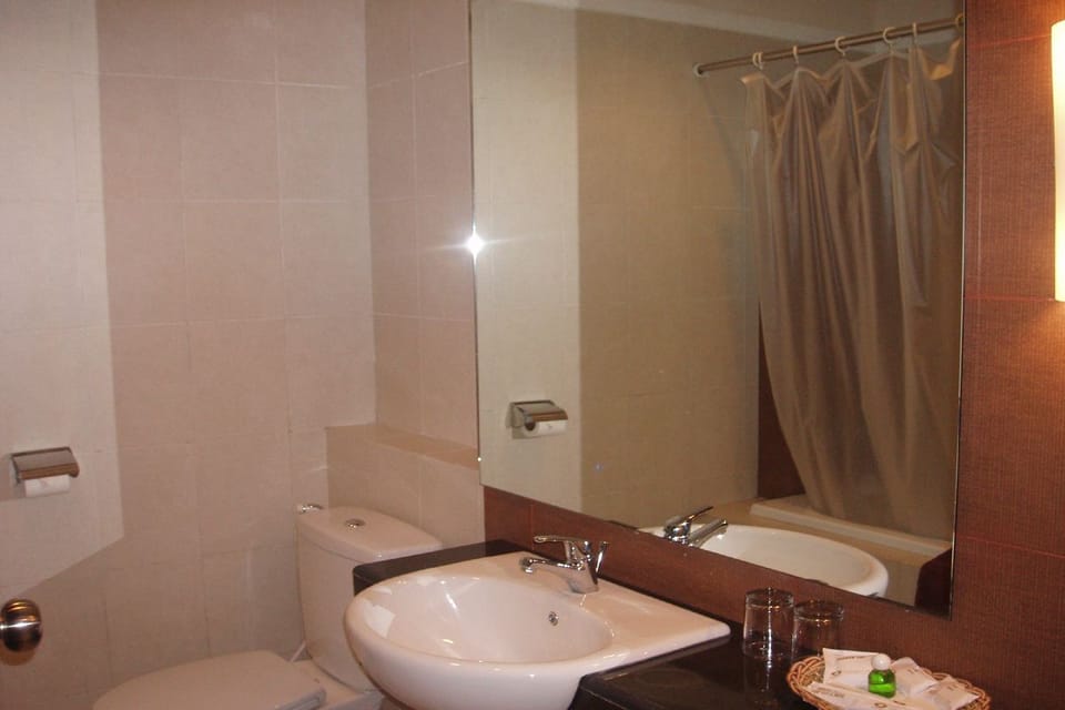 Regency Room | Bathroom sink