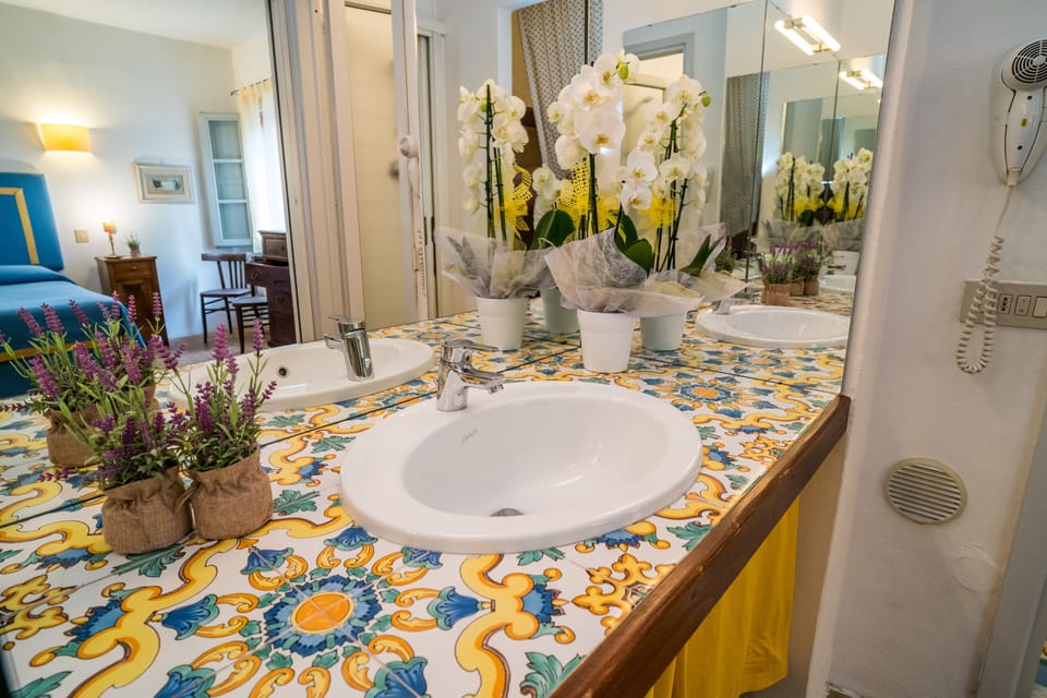 Family Apartment, 2 Bedrooms | Bathroom sink