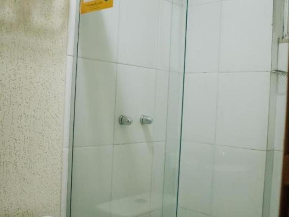 Individual | Bathroom | Shower, free toiletries, hair dryer (on request), towels