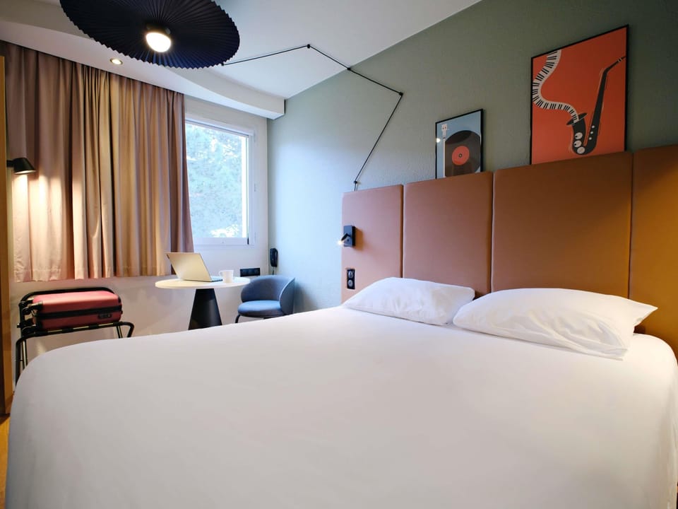 Standard Room, 1 Double Bed | Desk, laptop workspace, blackout drapes, soundproofing