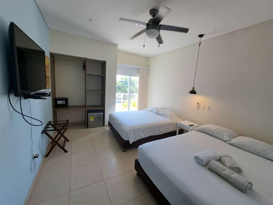 Room 104 | In-room safe, iron/ironing board, free WiFi, bed sheets