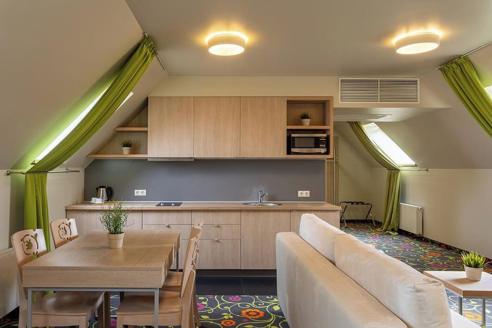 Deluxe Suite | Private kitchen | Mini-fridge