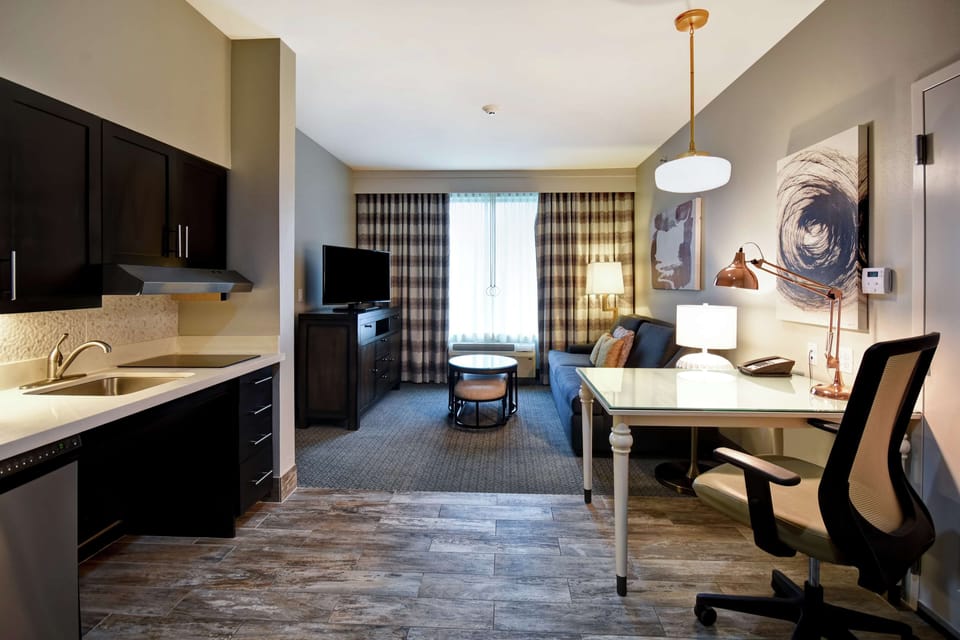 Premium bedding, in-room safe, desk, laptop workspace
