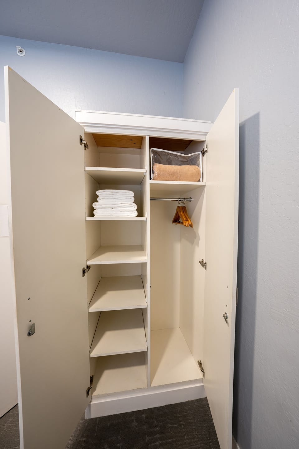 Desk, free WiFi, bed sheets