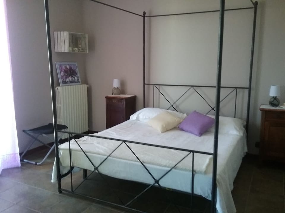 Double Room | Premium bedding, desk, laptop workspace, free WiFi