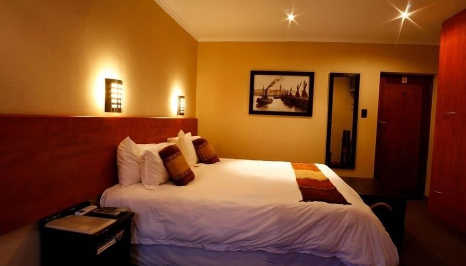 Minibar, in-room safe, desk, soundproofing