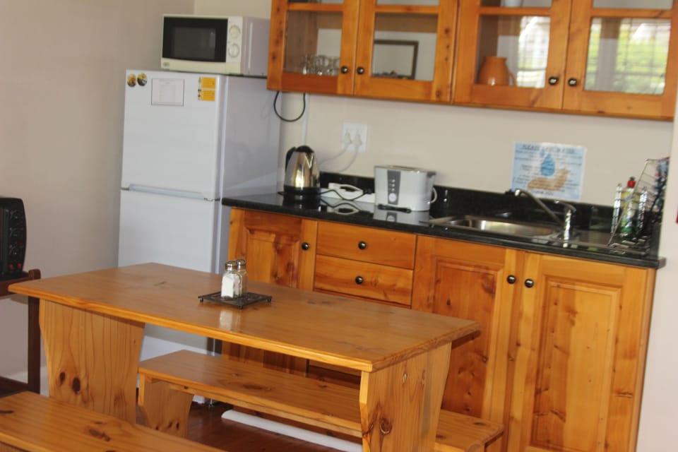 Comfort Room, 1 Bedroom (King or Twin Room(Bath & Shower)) | Private kitchenette | Fridge, microwave