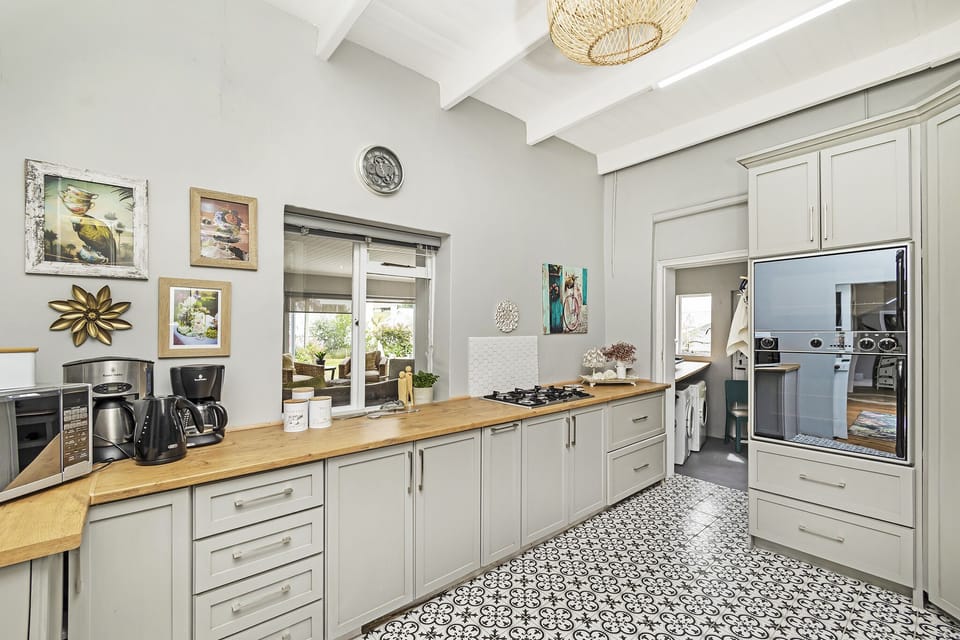 Fridge, coffee/tea maker, electric kettle