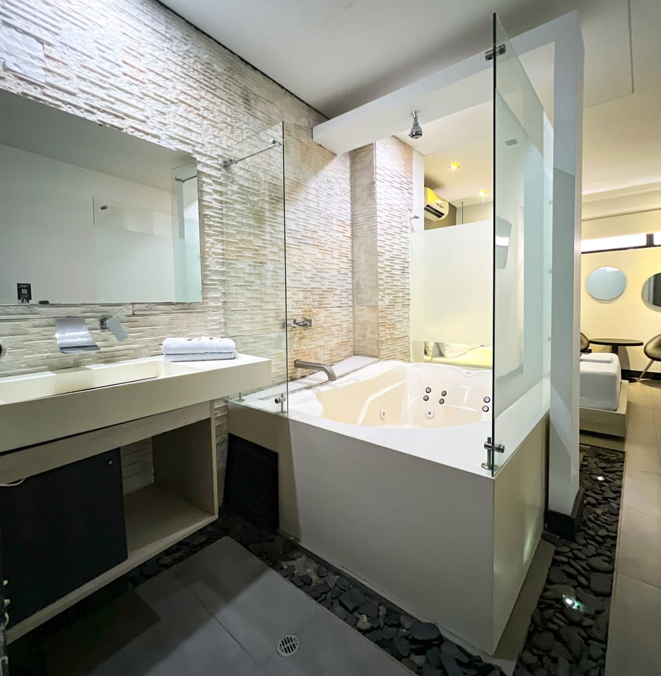 Superior Double Room, Hot Tub | Jetted tub