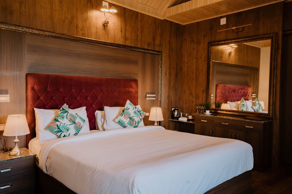 Romantic Cottage | Egyptian cotton sheets, premium bedding, desk, soundproofing