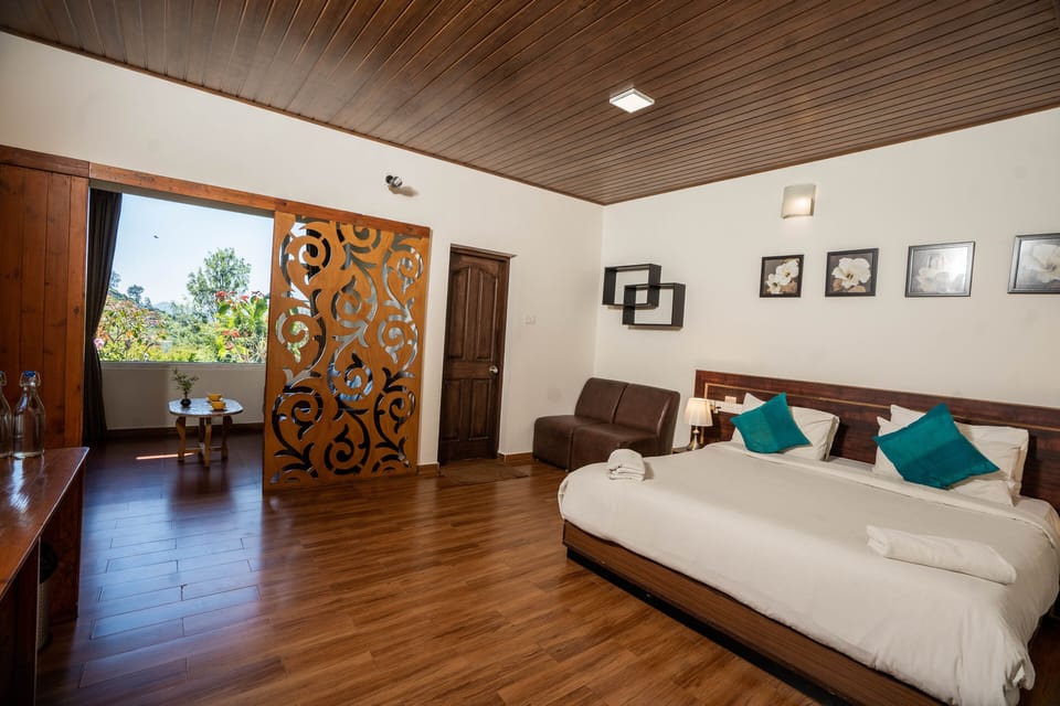 Deluxe Double Room, Balcony, Hill View | Egyptian cotton sheets, premium bedding, desk, soundproofing