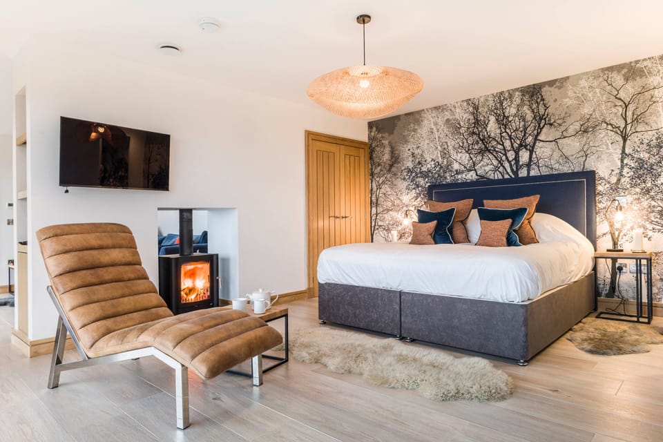 Premium Suite, 1 King Bed, Hot Tub | 1 bedroom, Egyptian cotton sheets, premium bedding