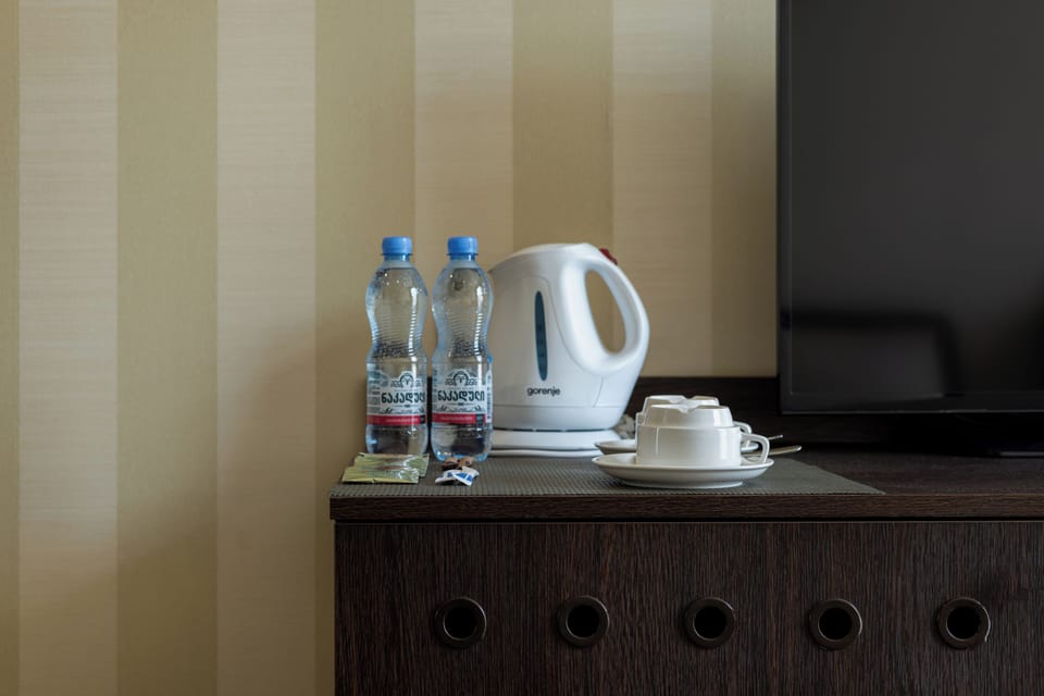 Family Room | Minibar, in-room safe, desk, soundproofing