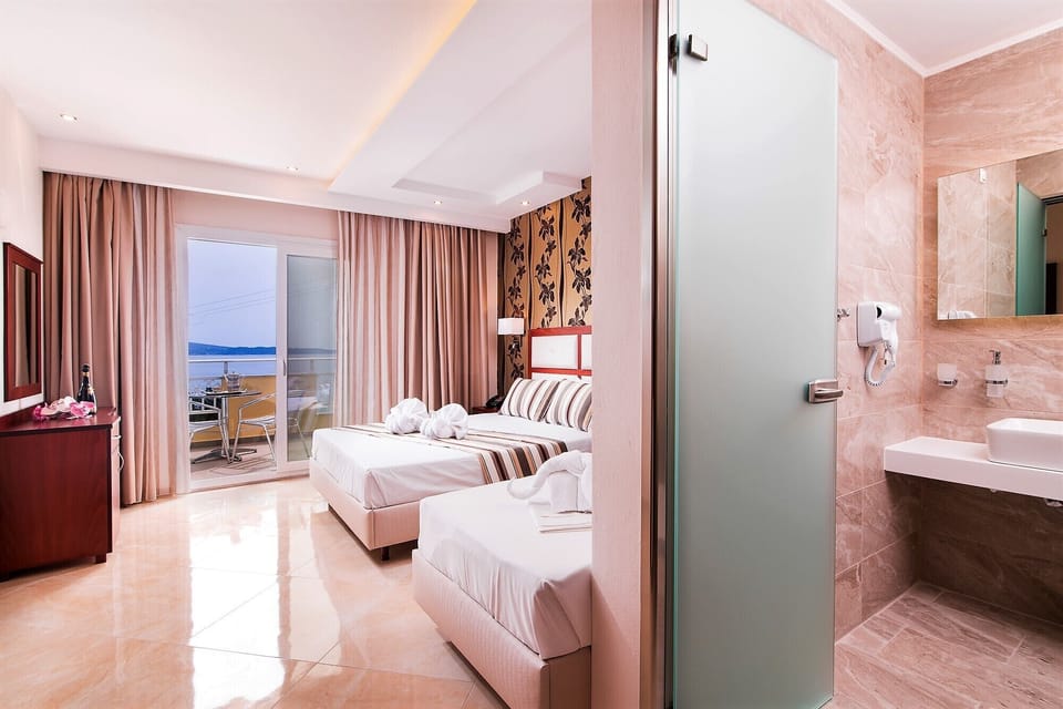 Deluxe Triple Room, Sea View | In-room safe, soundproofing, iron/ironing board, free WiFi
