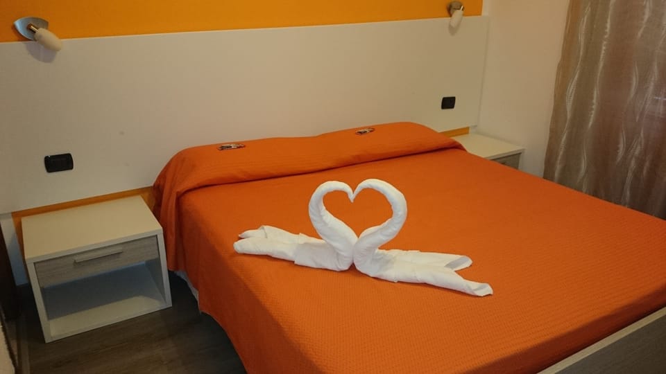Deluxe Double Room, 1 Double Bed | Premium bedding, in-room safe, desk, blackout drapes