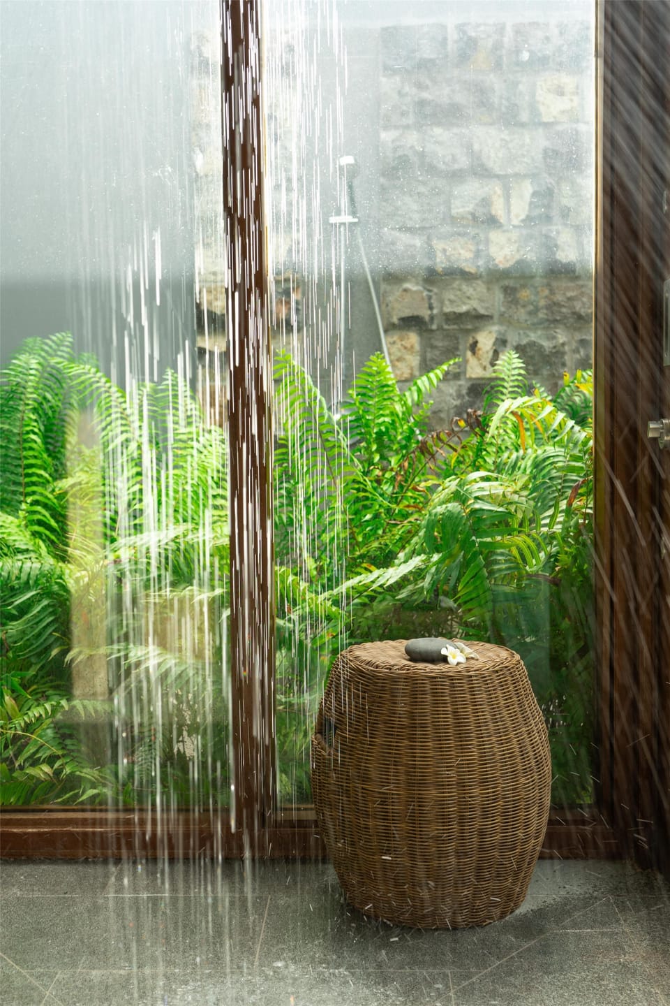 Couples treatment rooms, sauna, steam room, body treatments