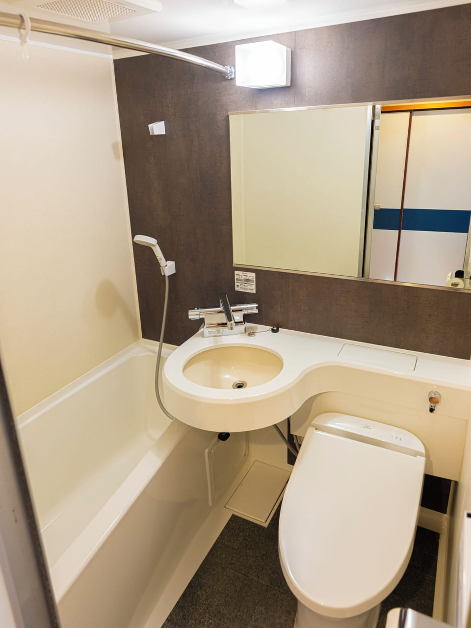 Japanese-Style Room with Private Bathroom | Bathroom | Separate tub and shower, free toiletries, hair dryer, slippers