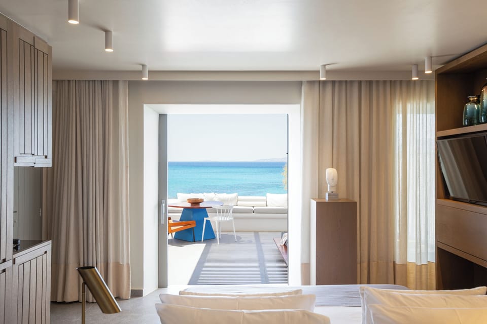 Superior Suite, 1 Double Bed, Hot Tub, Sea View | 1 bedroom, in-room safe, desk, soundproofing