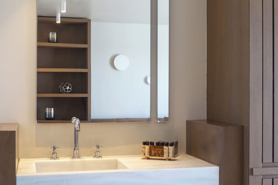 Superior Suite, 1 Double Bed, Hot Tub, Sea View | Bathroom | Shower, free toiletries, hair dryer, bathrobes