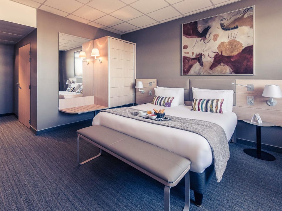 In-room safe, desk, blackout drapes, soundproofing