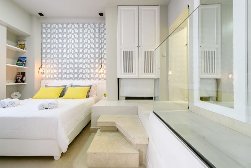 Junior Suite, 1 Bedroom (A1) | Free minibar, in-room safe, blackout drapes, iron/ironing board