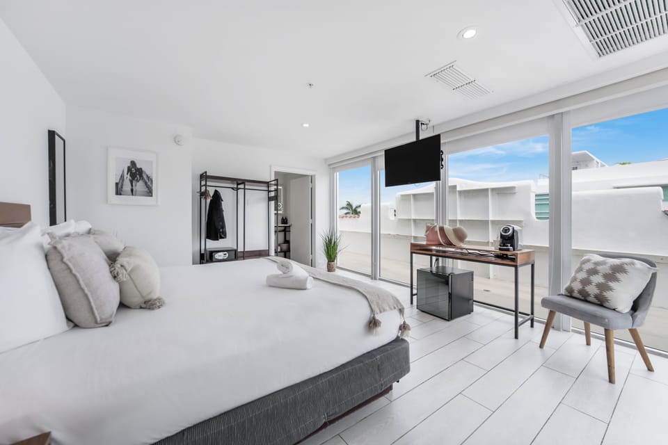 Superior Room, 1 King Bed, Balcony (Self check) | In-room safe, desk, laptop workspace, blackout drapes