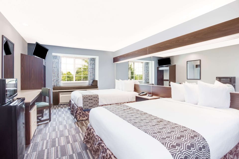 Room, Accessible | In-room safe, desk, iron/ironing board, free WiFi