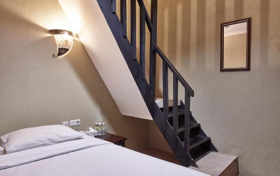 Premium bedding, in-room safe, desk, iron/ironing board