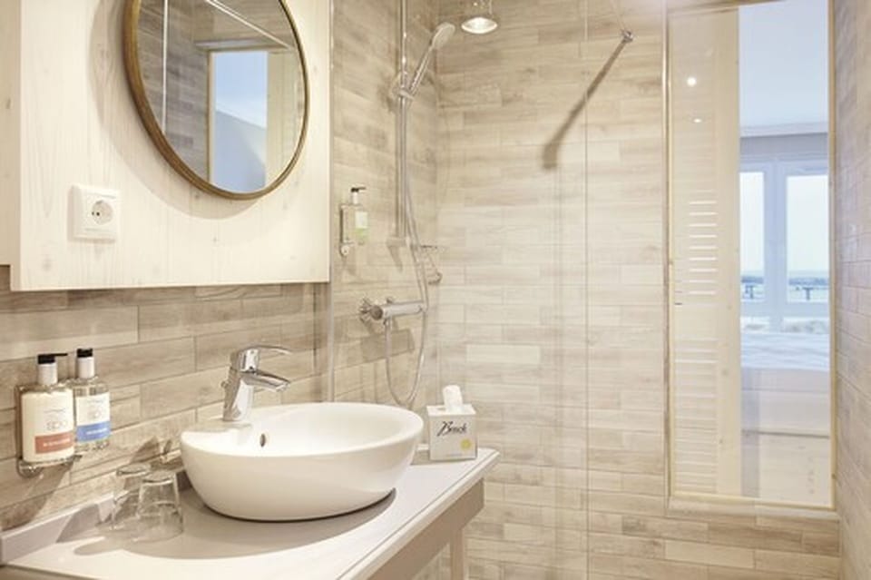 Shower, free toiletries, hair dryer, bathrobes