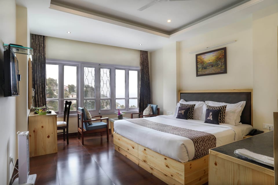 Deluxe Himalayan View | Desk, laptop workspace, iron/ironing board, free WiFi
