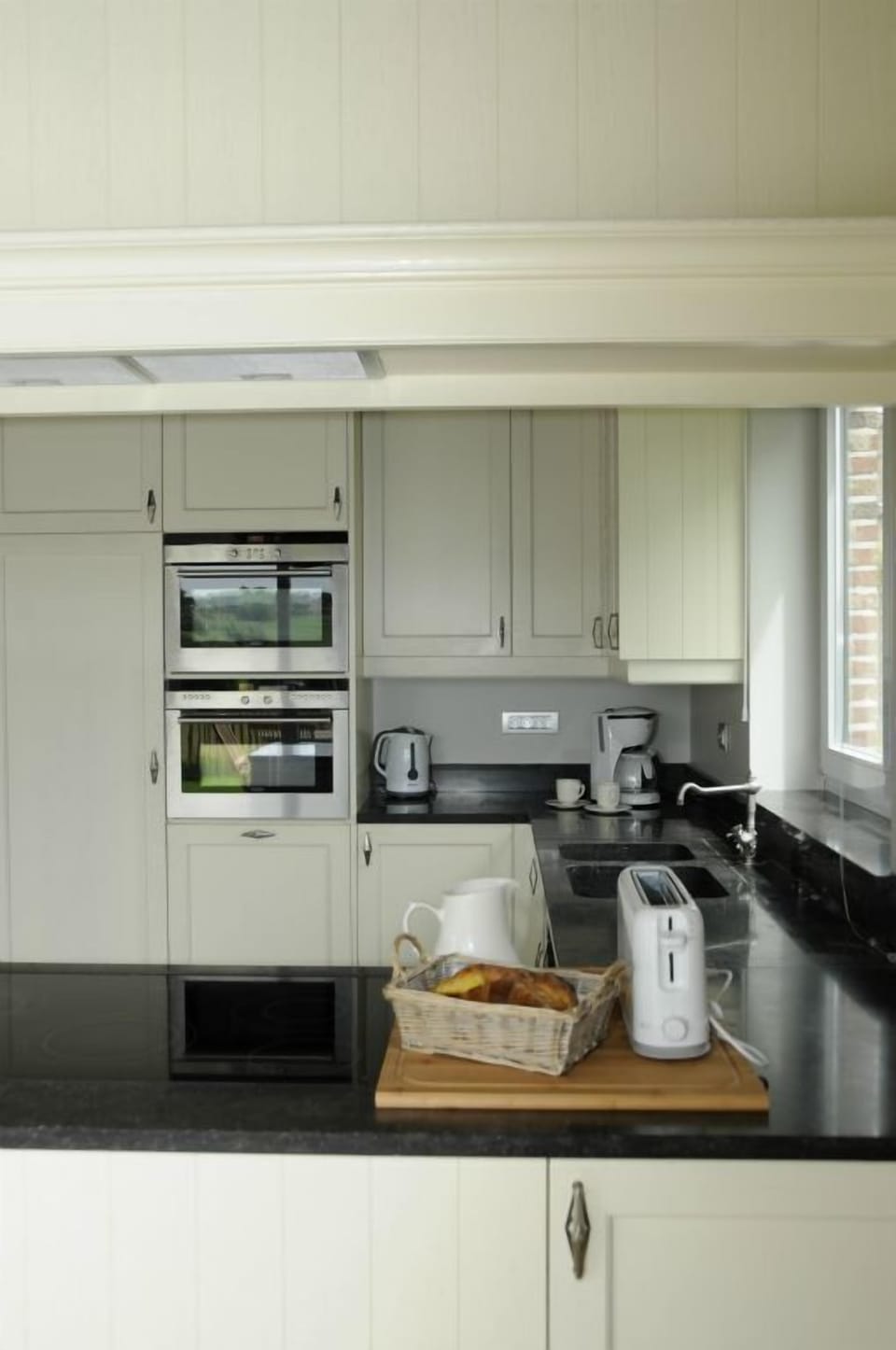 Comfort House | Private kitchen | Oven, dishwasher, cookware/dishes/utensils