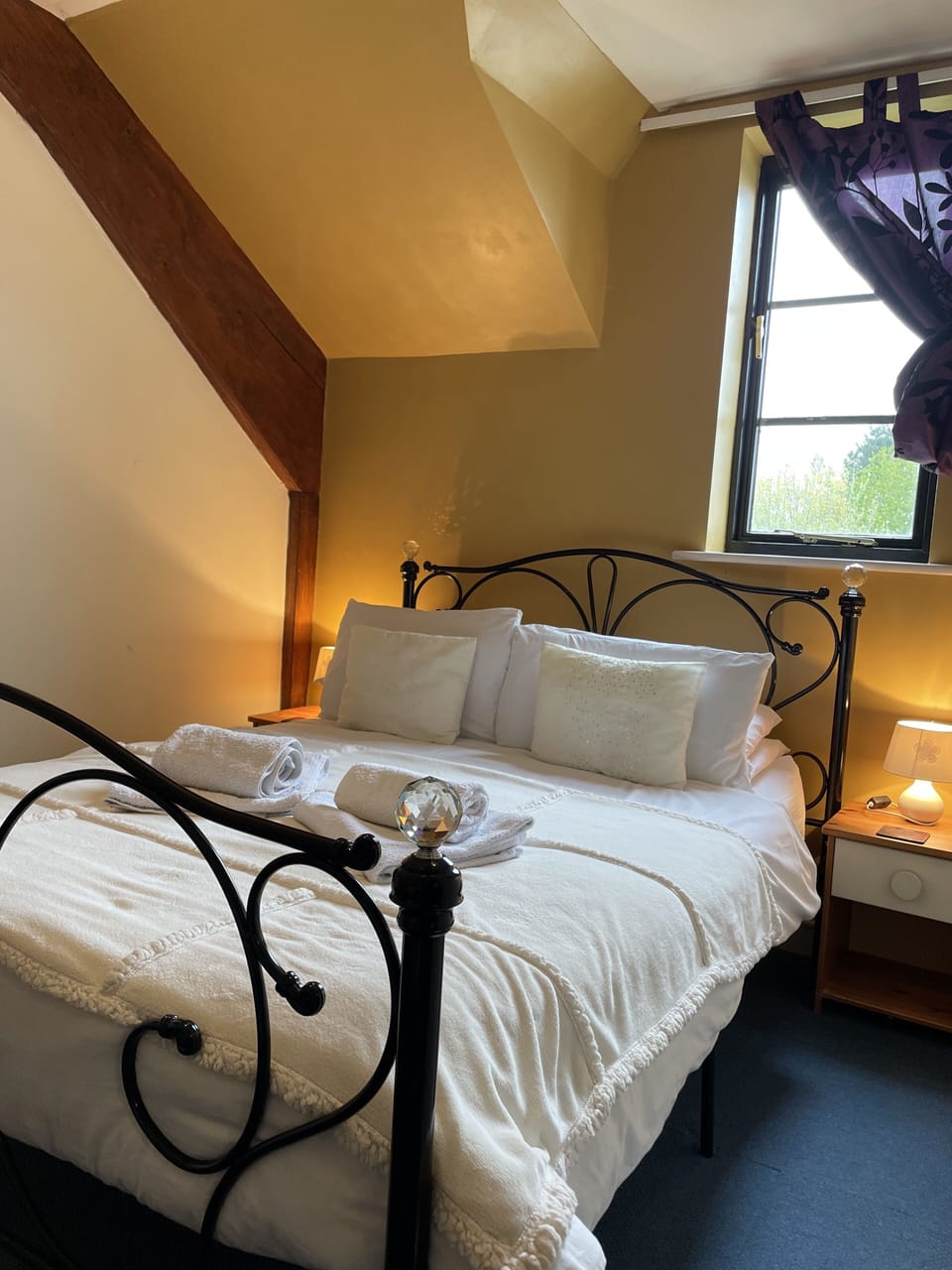 Standard Suite, 1 Double Bed, Ensuite | Soundproofing, iron/ironing board, free WiFi, bed sheets
